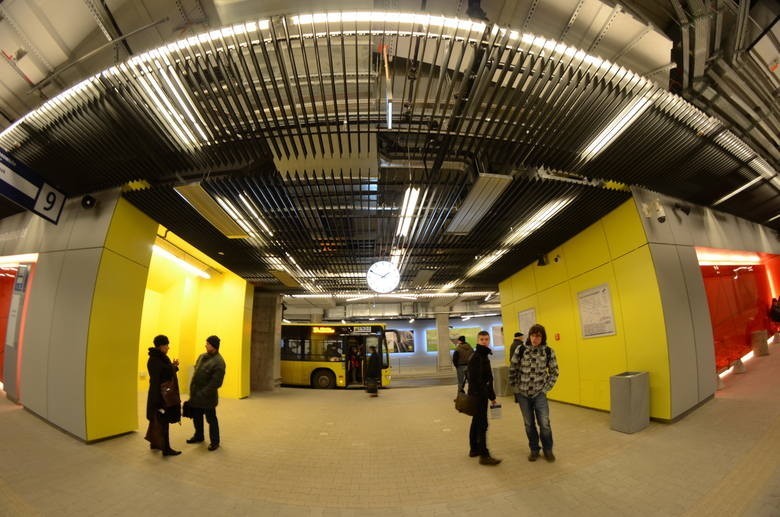 List do DZ: Dworzec w Katowicach ogromny, a autobusów niewiele