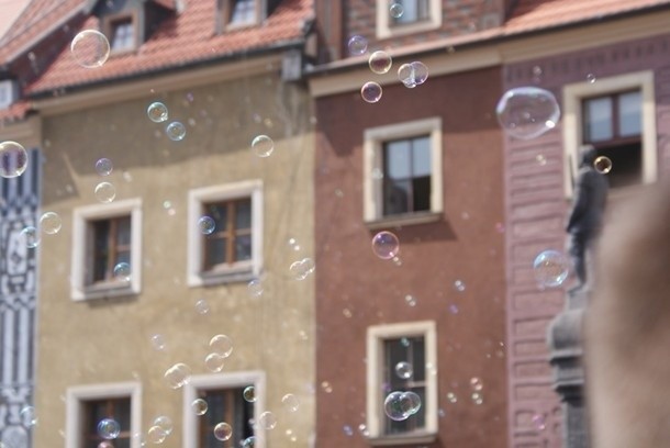 Poznań: Stary Rynek cały w bańkach [GALERIA ZDJĘĆ, FILM]