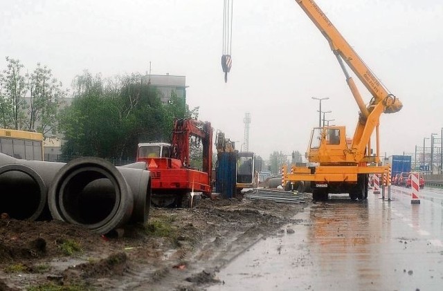 Od soboty rozpoczną się pełną parą prace rozbiórkowe na wiadukcie w Antoninku (na zdjęciu prace na ulicy dojazdowej)