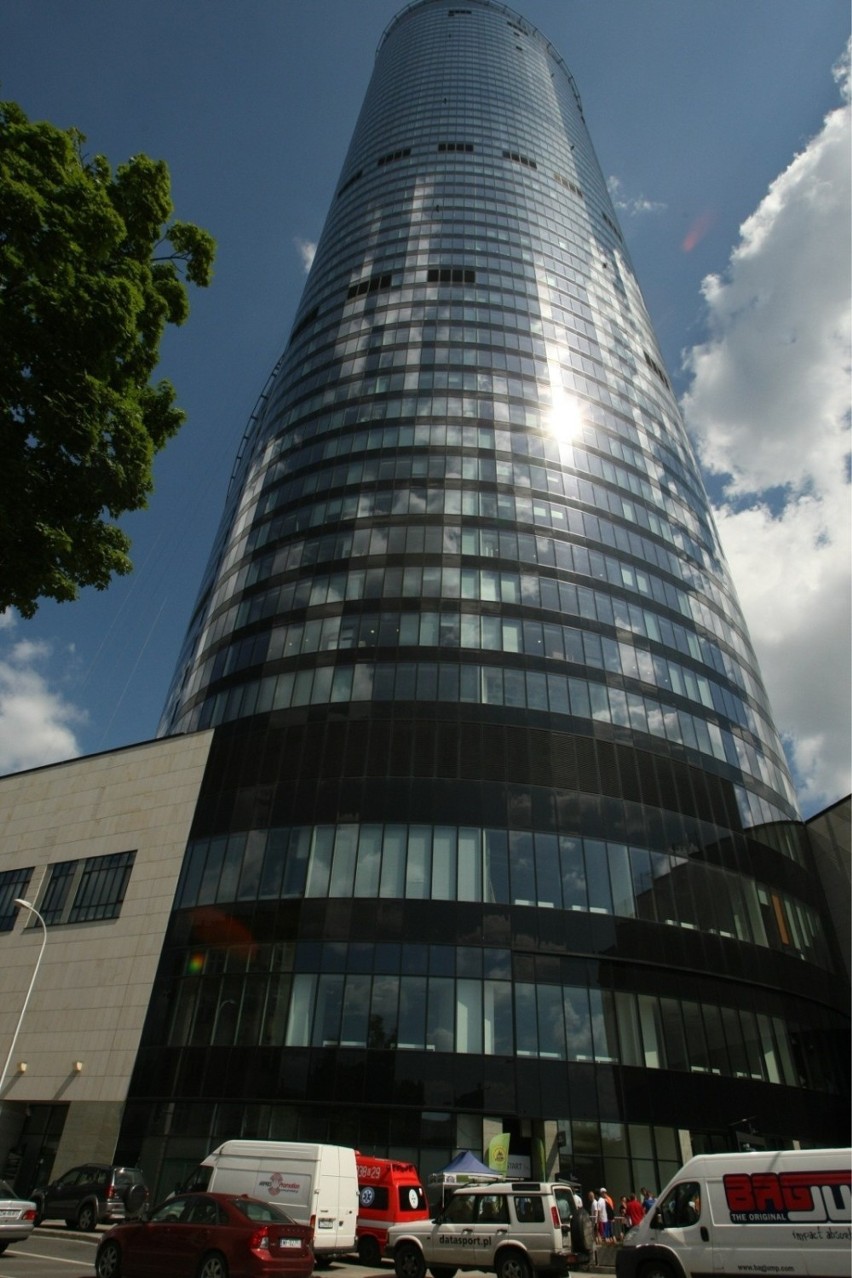 Nowy właściciel Sky Tower, to Adventum Group zarządzająca...