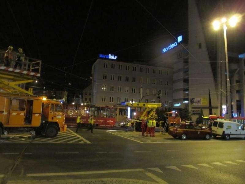 Na Kazimierza Wielkiego wykoleił się tramwaj (ZDJĘCIA)