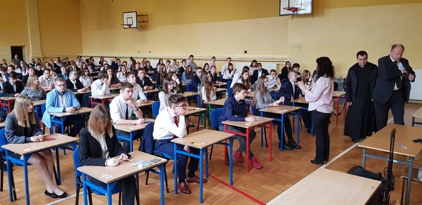 Sycowscy gimnazjaliści piszą ostatni w historii gimnazjów egzamin (ARTYKUŁ i GALERIA)