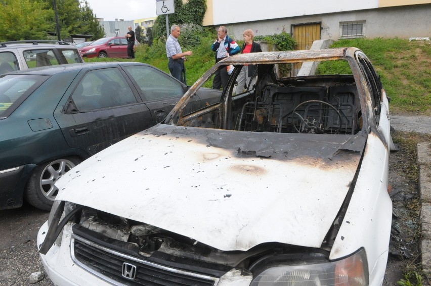 Ul. Tymiankowa: Pożar pięciu samochodów