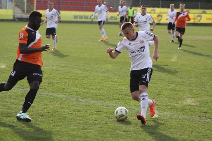 Drutex-Bytovia - Chrobry Głogów 0:3 (0:0). Kompromitacja zespołu Kafarskiego na własnym boisku 