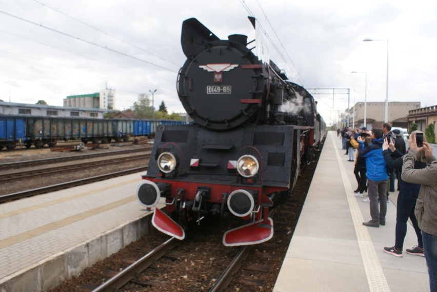 Pociąg retro z lokomotywą parową zawitał do Kalisza