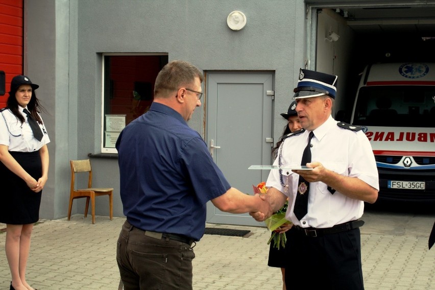 Strażacy ochotnicy z Cybinki postanowili symbolicznie...