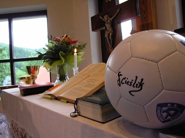 Pastor Jan Byrt odprawił nabożeństwo za Euro 2012 i rozdał...