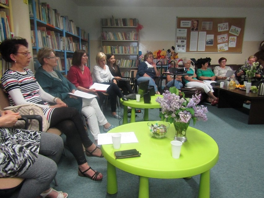Biblioteka w Margoninie: Odbyło się wspólne czytanie poezji Leśmiana