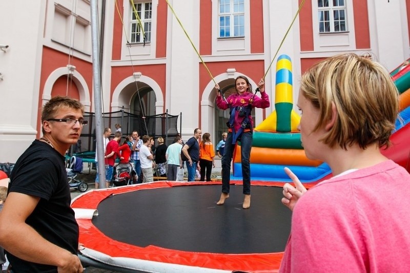 Poznań: Najdłuższy warkocz ma 166 cm. Świetna zabawa na festynie farnym [ZDJĘCIA FILM]