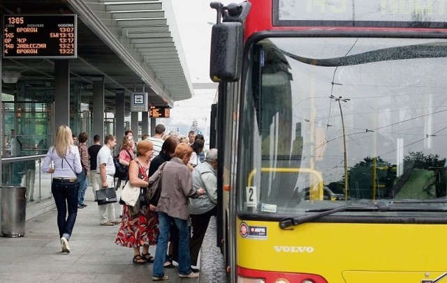 Od 29 sierpnia we Wrocławiu obowiązują mocno okrojone rozkłady jazdy autobusów i tramwajów