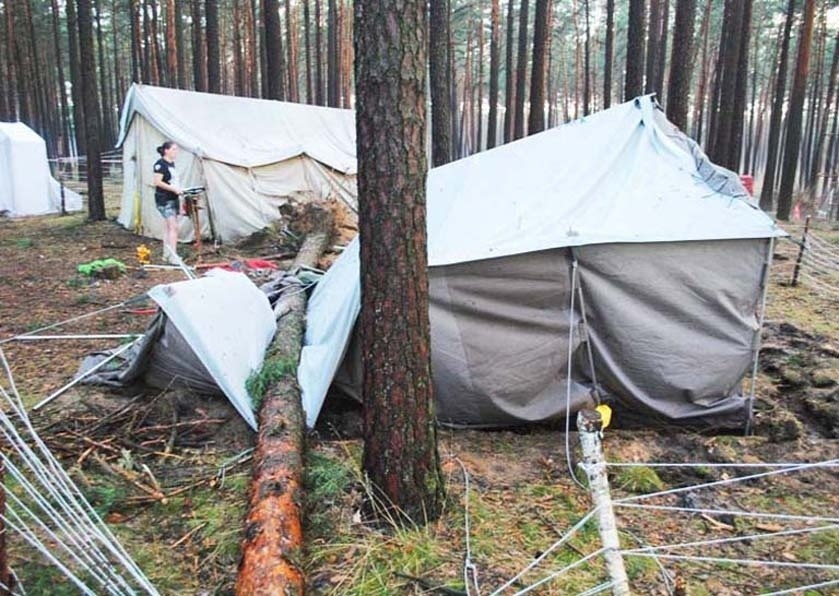 Kataklizm trwał zaledwie kilkadziesiąt sekund. Z ziemi wiatr...