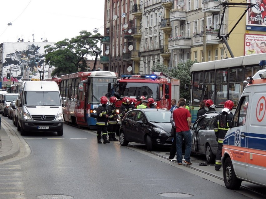 Wrocław: Wypadek na ul. Traugutta (ZDJĘCIA)