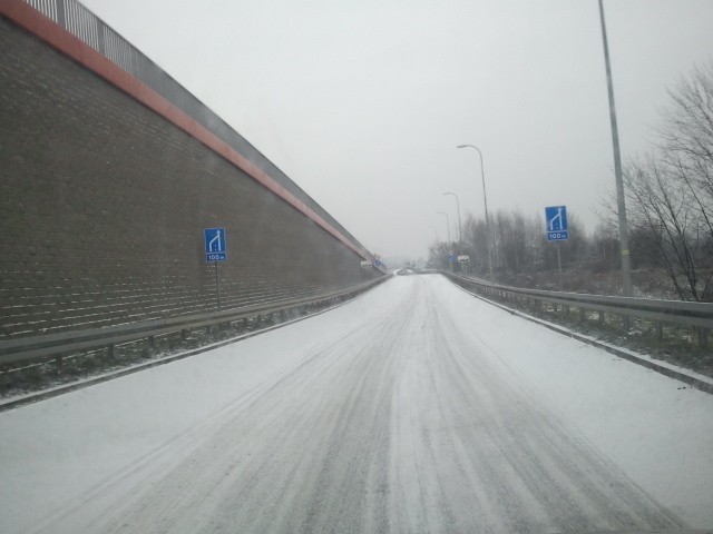 Śnieżnie na DK 11 i autostradzie A1 w Piekarach Śląskich [ZDJĘCIA INTERNAUTY]