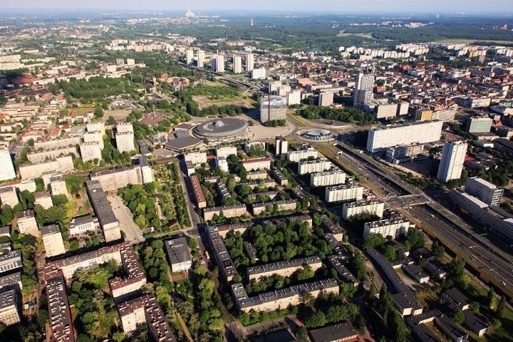 Katowice z lotu ptaka. Zobacz Nikiszowiec, Dolinę Trzech Stawów i centrum [ZDJĘCIA]