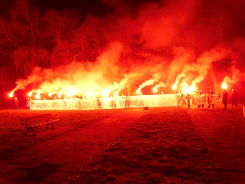 W Budzyniu odpalono race dla uczczenia 99. rocznicy Powstania Wielkopolskiego