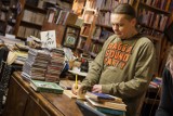 Antykwariat Grochowski: Znajdziesz tutaj 120 tysięcy książek i przedmiotów z duszą