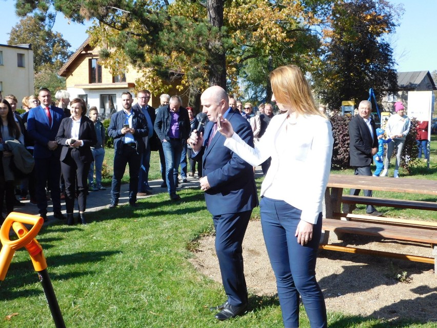 Czarny Bór odwiedził Witold Bańka, minister sportu i turystyki. Posadził drzewko na Skwerze Olimpijczyków i wizytował nartorolkostradę