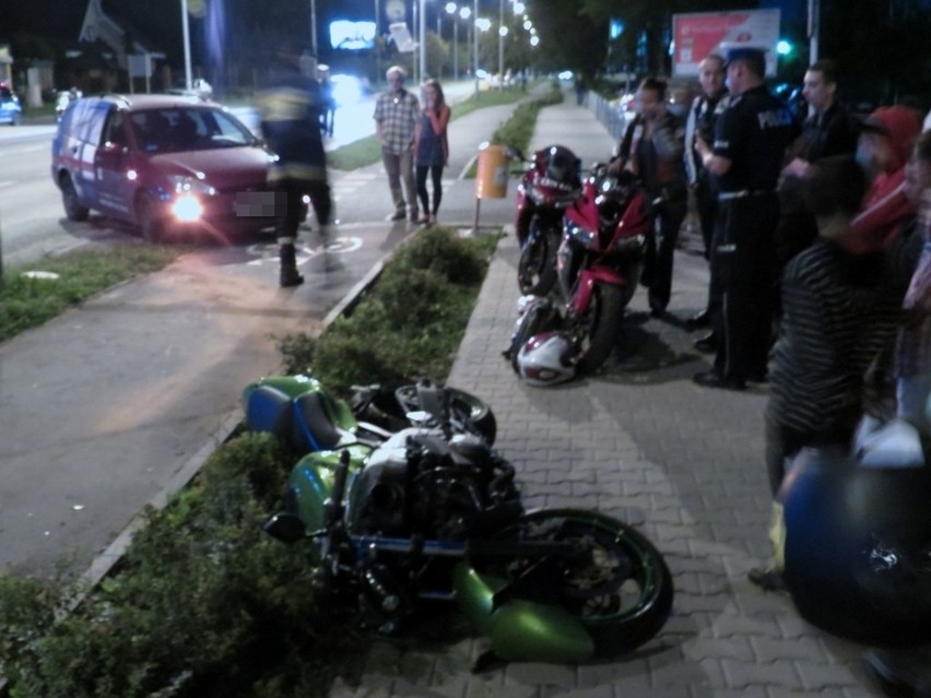 Wrocław: Motocyklista uderzył w samochód na ul. Kamieńskiego (ZDJĘCIA)