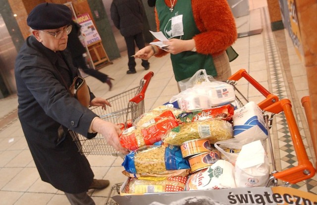 Zbiórka żywności w Chodzieży: Można podarować dzieciom święta!