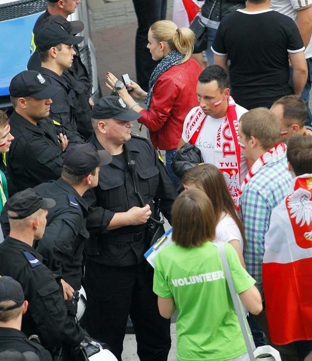 Policja pilnuje bezpieczeństwa podczas Euro dość skutecznie i dyskretnie.