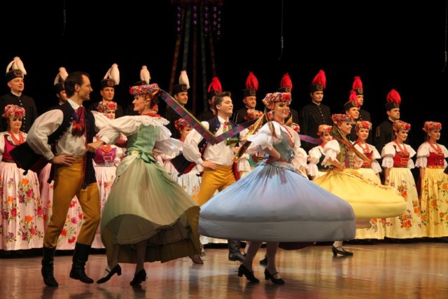 Show Zespołu Pieśni i Tańca Śląsk pod tytułem „A to Polska właśnie” był niezwykle kolorowy i dynamiczny. Tancerze zaprezentowali między innymi takie tańce, jak kujawiak, oberek, polonez, mazur czy trojak.
