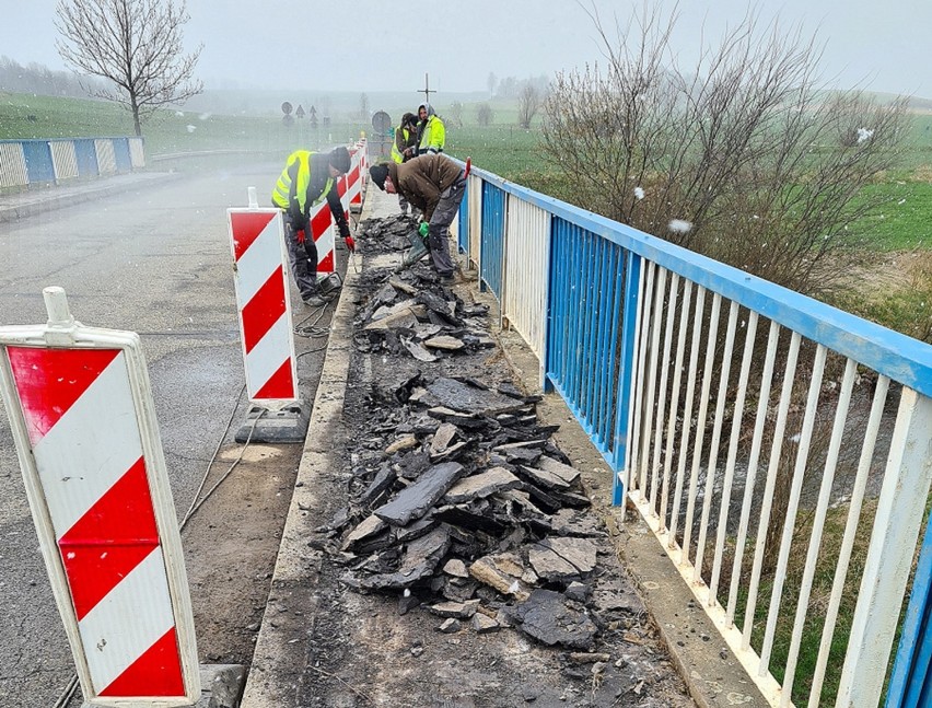 Remont mostu w miejscowości Słup