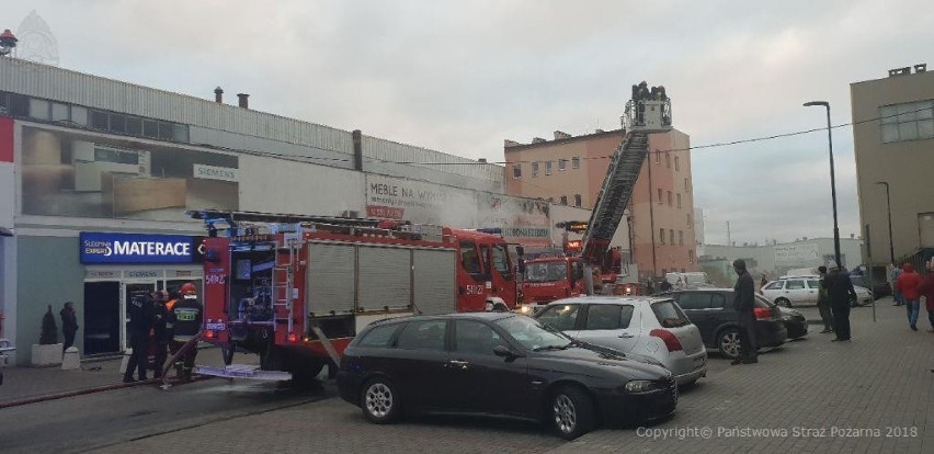 Tczew: przez pożar ewakuowano firmy przy ul. Jagiellońskiej 55! [ZDJĘCIA]