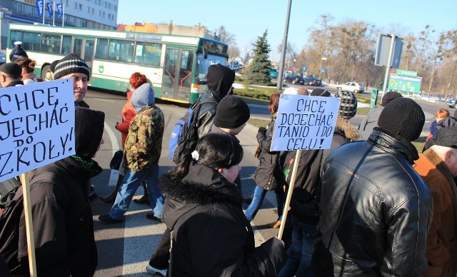 Tak, jak zapowiadali protestujący z Rudy-Huty, 10 maja przejdą po głównych miejskich ulicach. Przemarsz zaplanowano na godzinę 13. Uwaga kierowcy będą utrudnienia w ruchu.