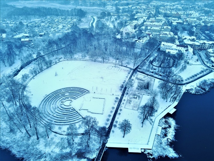 Polataliśmy dzisiaj dronem nad Złotowem. Zobaczcie zimowe zdjęcia miasta