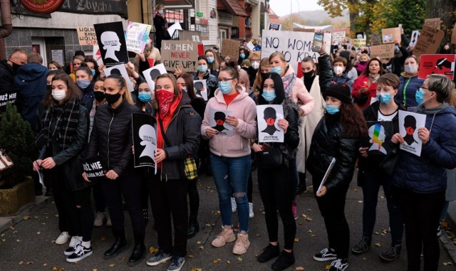 Galeria zdjęć ze strajku kobiet w Człuchowie i Debrznie