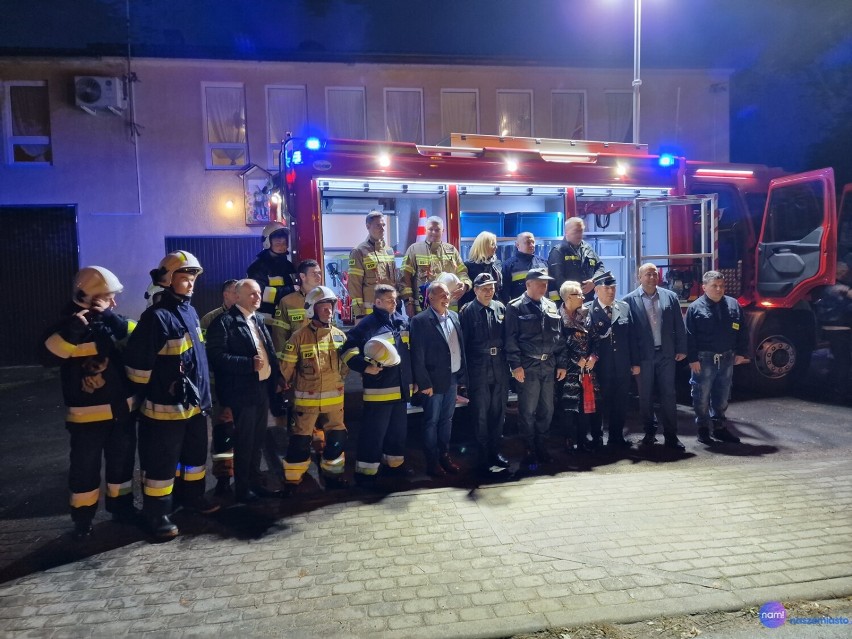 Powitanie nowego wozu strażackiego w OSP Smólnik