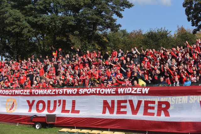 Kibice Widzewa w Toruniu