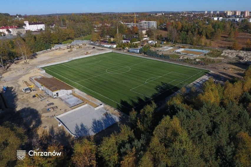Inwestycje w 2023 roku w gminie Chrzanów. Budowa basenów, stadionu, rozbudowa szkoły, remont Rynku i super droga rowerowa