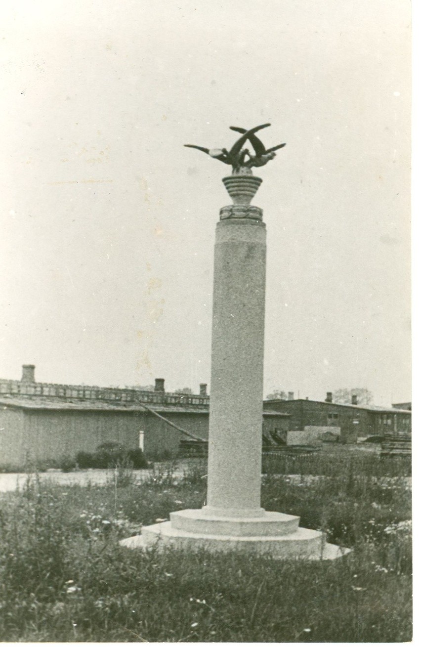 Zdjęcie pomnika z 1944 r.