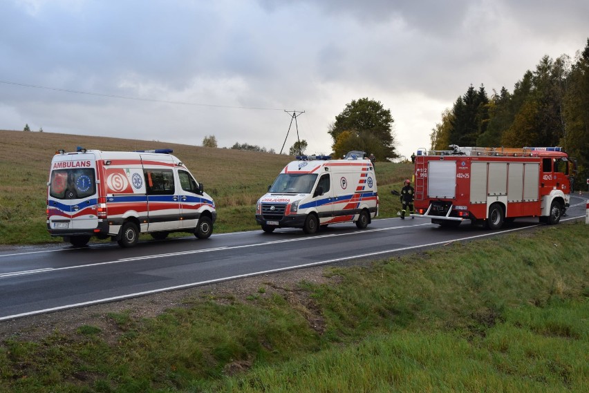 Gmina Miastko. Groźny wypadek na krajowej 20 w Wołczy Małej. Ranne cztery osoby w tym dziecko