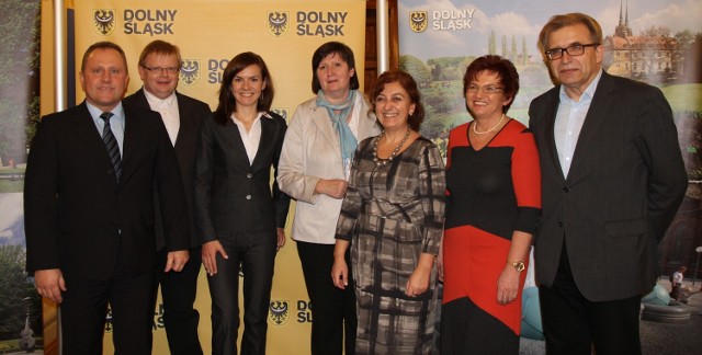 Maja Włoszczowska (trzecia z lewej) oraz członkowie Komisji Rozwoju Turystyki, Rekreacji i Sportu. Pierwszy z lewej Marek Laryś