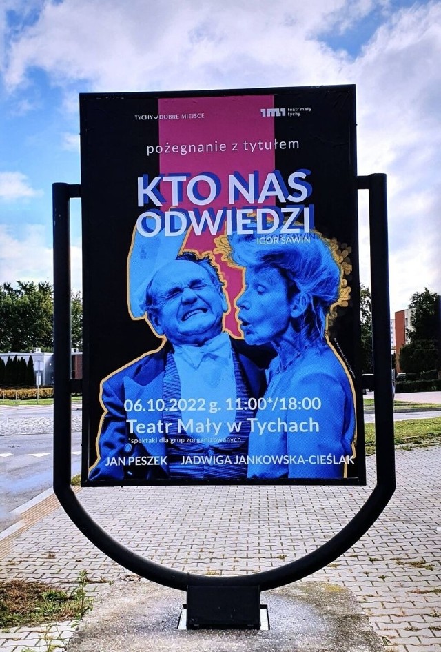 Plakat do spektaklu "Kto nas odwiedzi" z Jadwigą Jankowską-Cieślak i Janem Peszkiem
