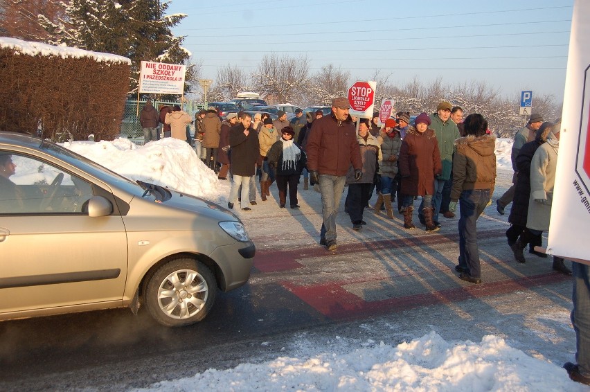 Blokada w obronie szkoły w Koszycach Małych