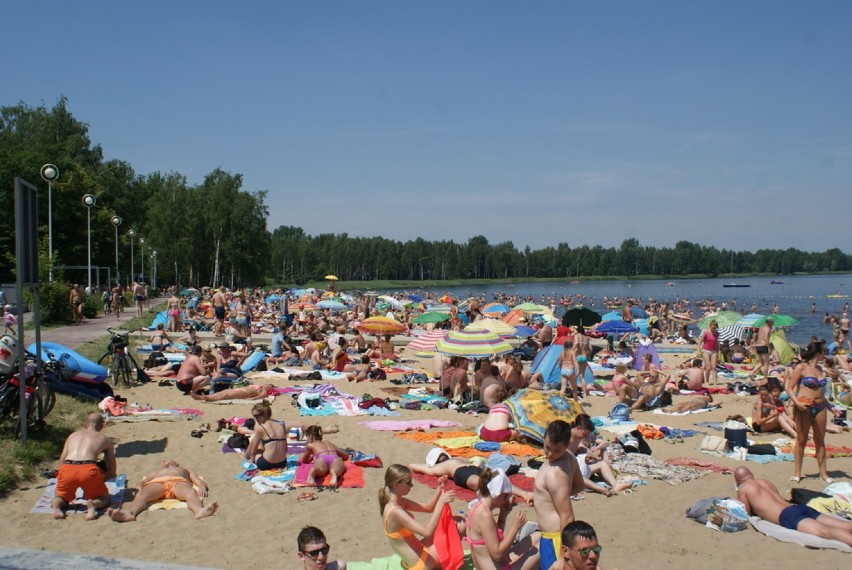 Sobota nad Pogorią III w Dąbrowie Górniczej. Na plaży tłumy