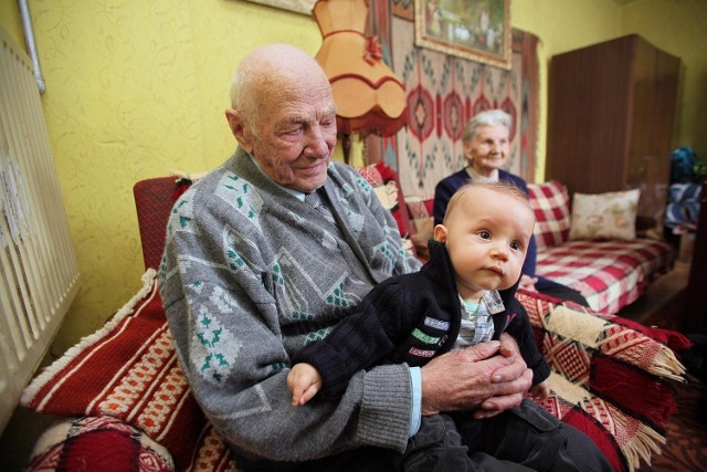 Roman Kruś z Brzezin obchodzi w Walentynki 107 urodziny. Na zdjęciu - jubilat w 2011 roku.