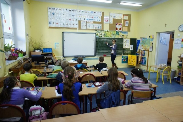 -&nbsp;Najgorzej jest latem. Śmierdzi jednak przez cały rok - mówią dzieci i nauczyciele.