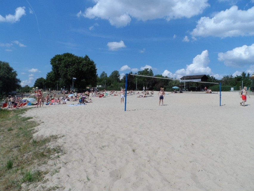 Śrem: tłumy na plaży nad jeziorem Grzymisławskim. Sukces...