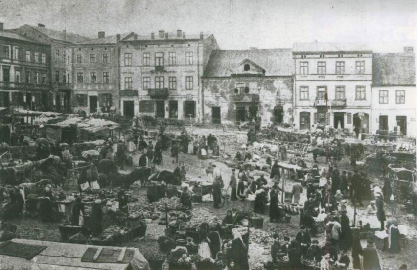 Był niegdyś wspaniały Rynek w Będzinie, pozostał po nim skromny Plac Kazimierza Wielkiego