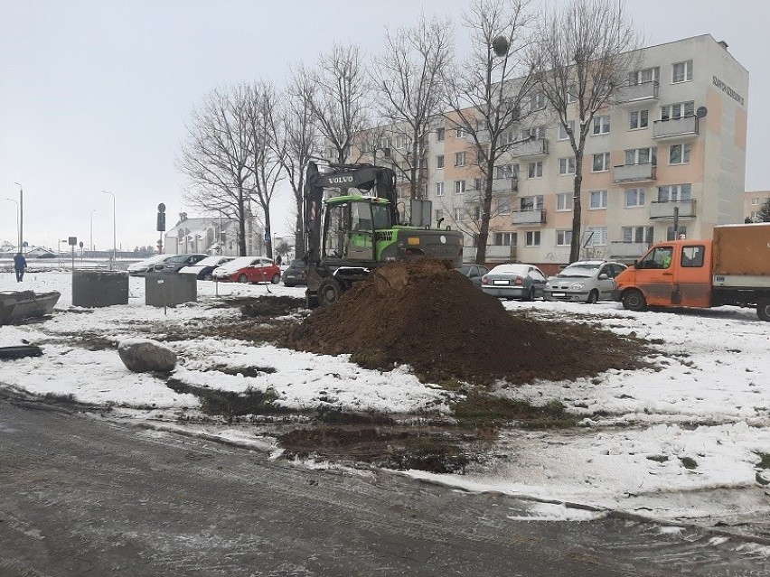 Budowa parkingu u zbiegu ulic Wojska Polskiego i Szarych...