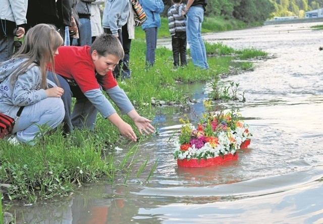 Ośrodek Kultury w Muszynie od ponad 30 lat organizuje konkurs na najładniejszy wianek świętojański