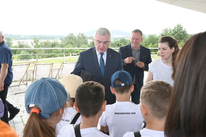 Dzieci z ukraińskiej Winnicy już w Kielcach. W ubiegłym tygodniu, po ataku rakietowym Rosji, przechodziły piekło. Zobacz zdjęcia i film