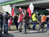 Rolnicy zablokowali wjazd na S5. Zjechali się rolnicy nie tylko z okolic Leszna