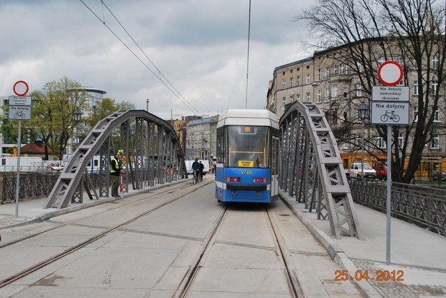 Była próba, a od soboty tramwaje wrócą na mosty Młyńskie (ZDJĘCIA)