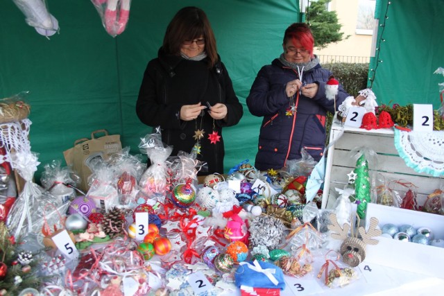 Na jarmarku zbierali pieniądze dla szkoły