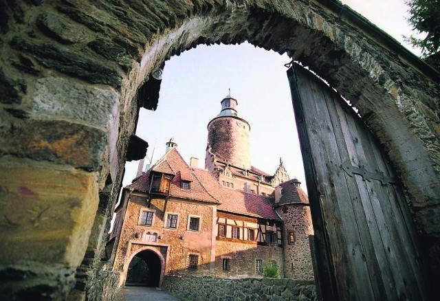 Do 1996 r. w zamku był Wojskowy Dom Wypoczynkowy. Obecnie jest częścią Grupy Hoteli WAM - spółki z Krakowa